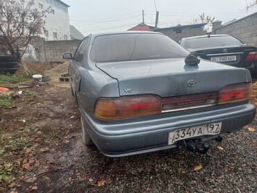 российский номер: Toyota Camry: 1990 г., 2 л, Автомат, Бензин, Седан