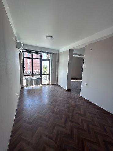 макс: Сдаю Офисный кабинет: 58 м², В бизнес центре, С ремонтом, С отдельным санузлом, С системой безопасности, С парковкой — 3