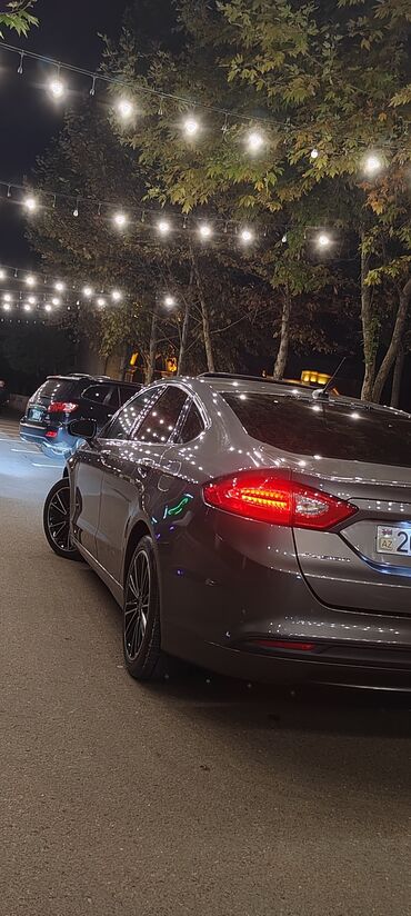 Ford: Ford Fusion sedan - Kuzov: 4 qapılı sedan, tünd boz rəng - Mühərrik — 3