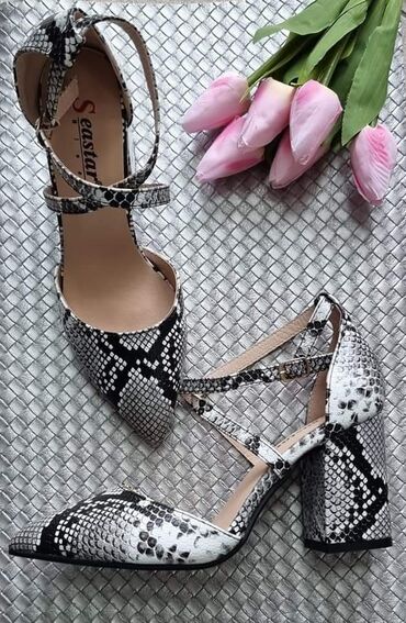 Sandale: 36-41 1700 — 20