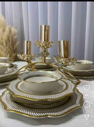 činije od arkopala: Tanjiri od porcelana
18 tanjira + 6 cinija 
Cena 9200 din.
iv