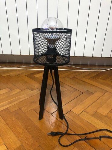 Stilske lampe: Kvalitetna dekorativna stona lampa: (1) Materijal: Metal - Gvožđe; na lalafo.rs — 1 Stilske lampe: Kvalitetna dekorativna stona lampa: (1) Materijal: Metal - Gvožđe; — 1