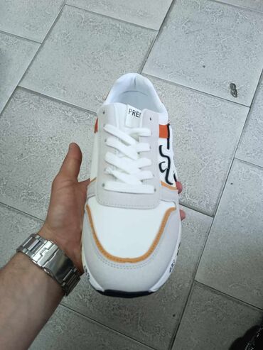 Women's Sneakers and athletic shoes: 45 — 6
