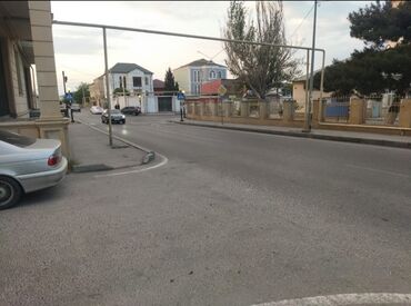 Digər: Qaraçuxurda 146nomreli məktəb ilə üzbəüz yerdə yerləşən 120 kv boş yer