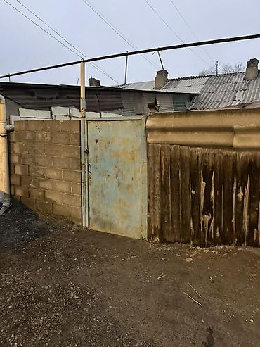 Продажа помещений свободного назначения: Продается барачный дом в центре города! Адрес: Тоголок молдо 52. Дом — 1