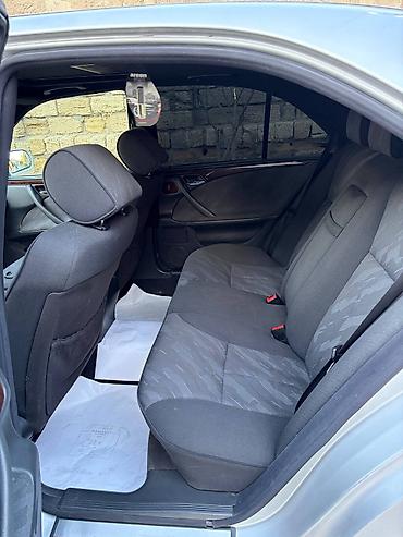 mercedes şəkilləri: Mercedes-Benz E-Class: 2.2 l | 1999 il Sedan — 2