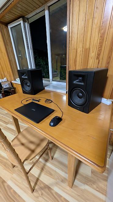 Kontrollerlər: M-Audio studiya monitorları və USB audio interfeys dəsti M-Audio BX8 — 8