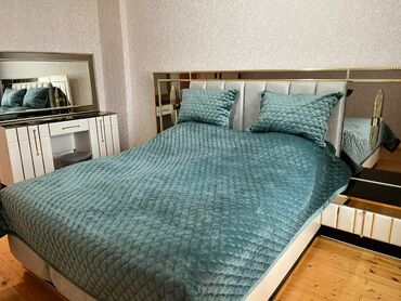 трюмо с зеркалом: İkinəfərlik çarpayı