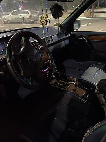mercedes benz e 2000: Mercedes-Benz sedan – klassik W124 Alan adam sadəcə — 7