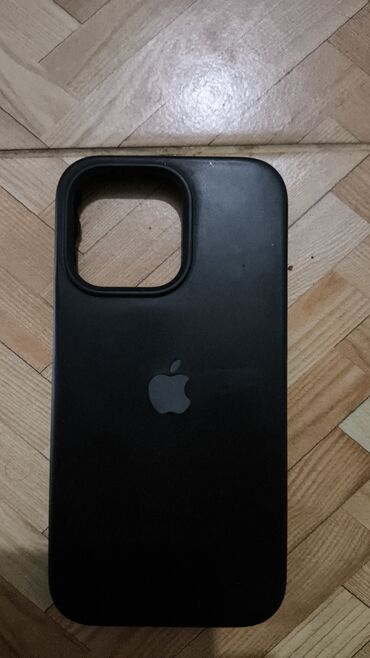 IPhone 15 pro üçün case içi bir az pisdi amma çölü normaldı deyə 7₼ a