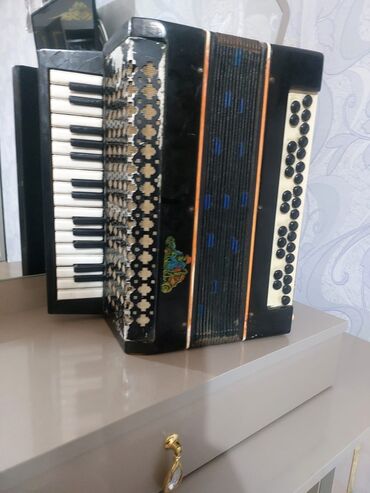 klaviatura satilir: Qarmon