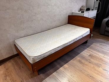 Кровати: Продаю кровать с матрасом В хорошем состоянии Размер кровати 206 см* — 3