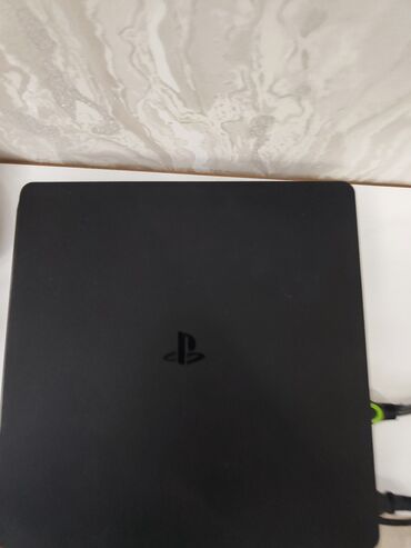 Çaydanlar: Sony PlayStation 4 Slim oyun konsolu dəsti Xüsusiyyətlər: - Model