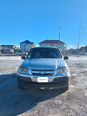 кузов нива: Chevrolet Niva: 2009 г., 1.7 л, Механика, Бензин, Внедорожник