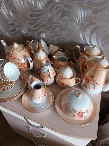 статуэтку фаянс: Продаю посуду, чайные наборы. Чайно столовый набор, на 6 персон. Много
