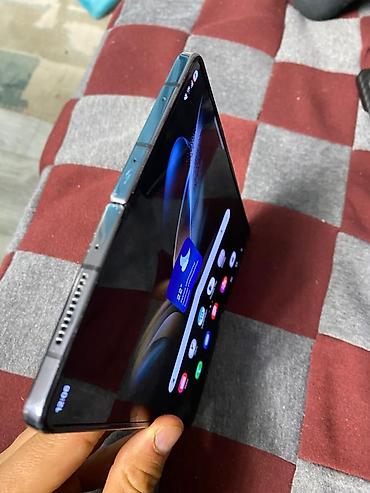 Samsung: Samsung Galaxy Fold 4 — 8