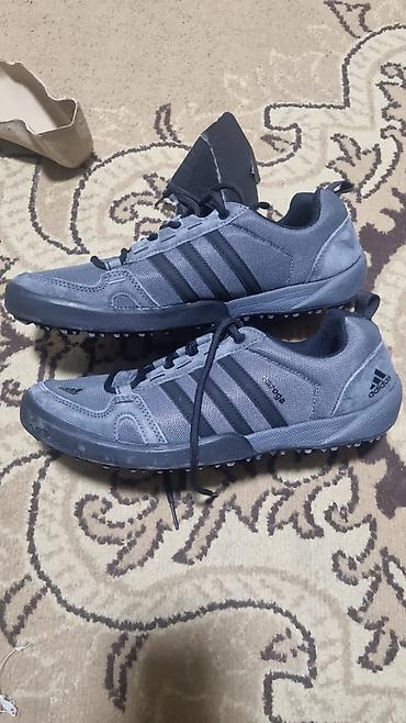 Adidas кроссовки (нубук) очень стильные. разм 42 (разер не подошел)