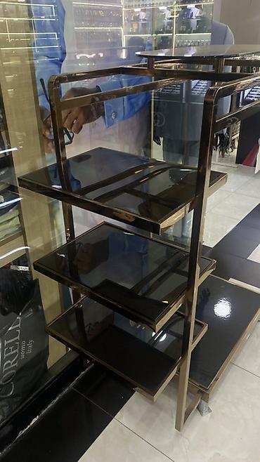 vitrin panel: Metal karkaslı şüşə rəf sistemi - Dizayn: Qızılı tonlarda parlaq — 1