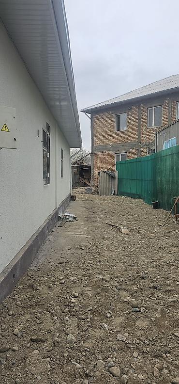 Продажа коттеджей и домов: . Продаётся отличные полдома 50кв.м в Кызыл-аскере на участке 1,5 — 4