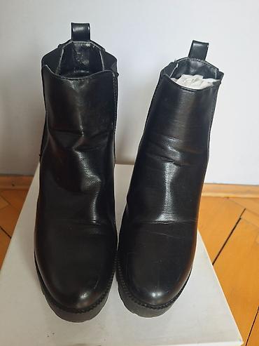 Cipele duboke, cizme kratke crne kozne elegantne, vrlo udobne za
