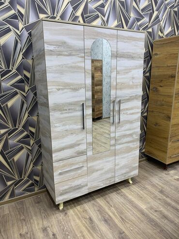 Dolablar: Yeni, Açılan, 3 qapılı Düz dolab, Dolab-asılqan, Rusiya — 7