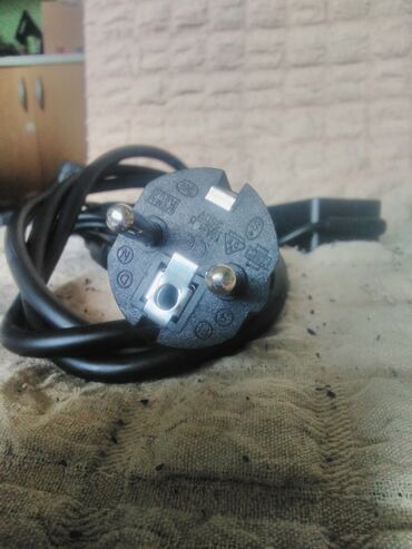 Adapteri i punjači za laptop: Univerzalni USB-C adapter za laptop crne boje sa snagom od 65W — 4