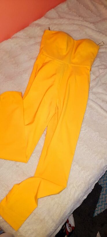 Kombinezoni: Kombinezon FERVENTE 
Velicina: 36
Kao NOV nosen par puta
Ima elastina — 7