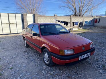 Volkswagen: Volkswagen Passat: 1988 г., 1.8 л, Механика, Газ, Седан