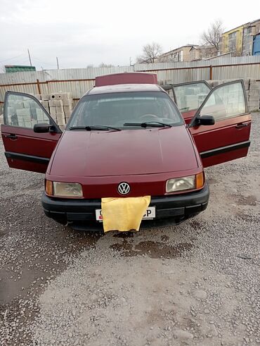 Транспорт: Volkswagen Passat: 1990 г., 1.8 л, Механика, Бензин, Седан