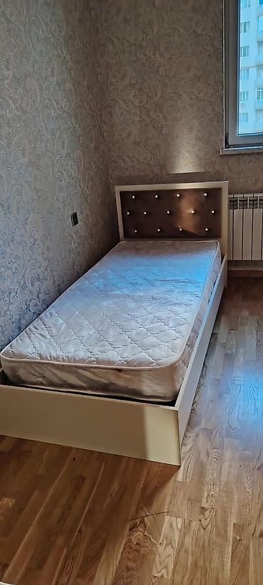kravat islenmis: Tək nəfərlik çarpayı və döşək dəsti - Ölçü: təxmini 90x200 sm (tək — 1