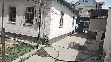 Продажа коттеджей и домов: Продаётся дом с двором Описание участка: - Закрытый двор с бетонными — 8