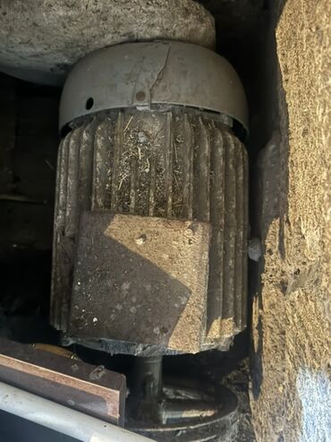 rolik 4 teker: Sənayedə istifadə üçün nəzərdə tutulmuş, metal korpuslu elektrik