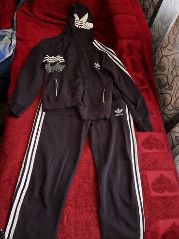i̇dman geyimləri: Dəst; Original Adidas; Yaxşı vəziyyətdədir