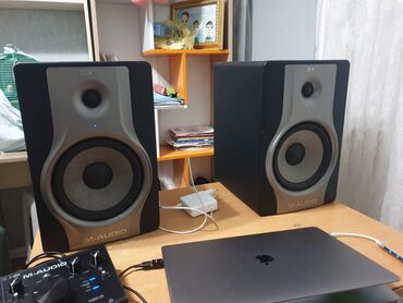 Mətbəx texnikası: İşlənmiş M-Audio Kolonka, Növ - Sabvufer, rəng - Qara