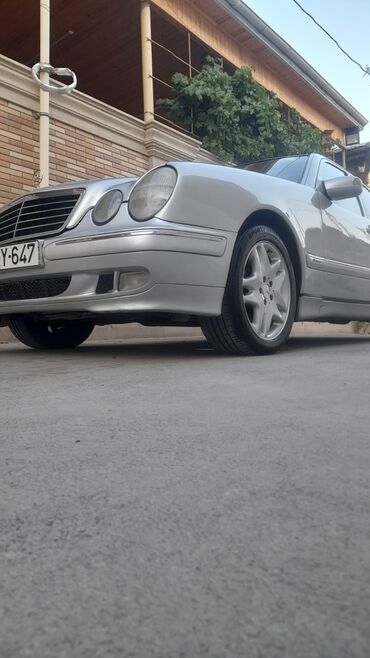 Mercedes-Benz: Mercedes-Benz 270: 2.7 l | 1999 il Sedan — 2