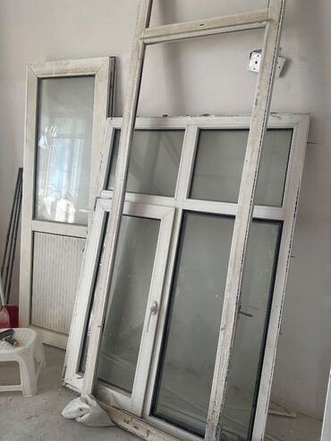 Lak-boya məhsulları: Balkon qapı- penceresi, 2m en,2.60 hundurluk
Nerimanov metrosuna yaxin