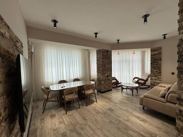 Uzunmüddətli kirayə mənzillər: 🏢 Yeni tikili bina. 🏠 Bütün otaqları dənizə və şəhərə gözəl mənzərəsi