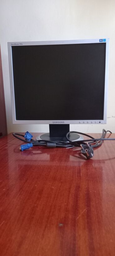 экран разбит: Монитор, Samsung, Б/у, 18" - 19"