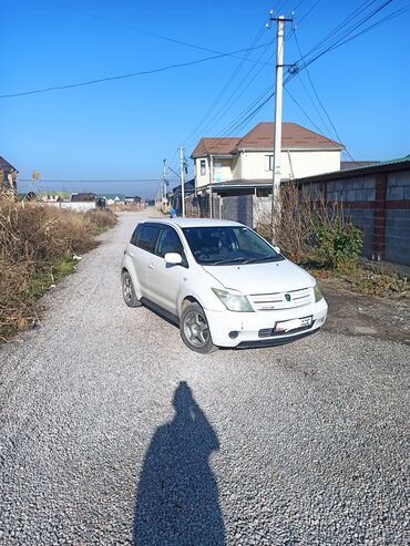 Toyota: Toyota ist: 2003 г., 1.3 л, Автомат, Бензин, Хэтчбэк