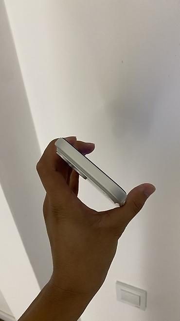 ayfon 9 pro max: IPhone (серия с USB‑C), светлый цвет корпуса. Компактный корпус с — 3