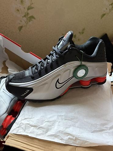 одежда мишка: Мужские кроссовки, 42, Nike, Новый, цвет - Серебристый — 2