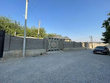 Продажа коттеджей и домов: Жер уй сатылат мал базардын жанында (паяз ата) магазиндин артында 5 — 3