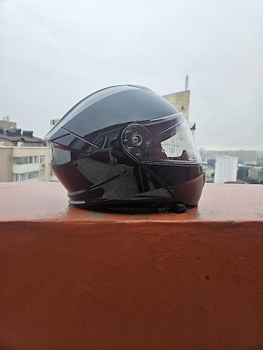 reduktor motor: Motodəbilər üçün tam üzlü (full-face) qara dəbilqə Xüsusiyyətlər: - — 1