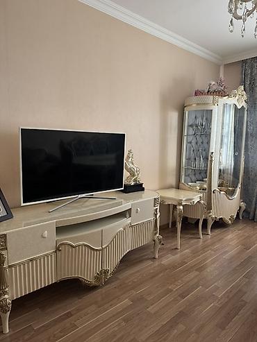 uşaq stulu: Klassik üslubda qonaq otağı dəsti - Yumşaq, düyməli başlıqlı, qızılı — 6