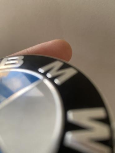 kardan balans: BMW loqolu avtomobil nişanı / emblemi. Dairəvi formalı emblem BMW-nin — 7