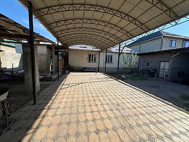 Продажа коттеджей и домов: 🏡✨ ПРОДАЁТСЯ ПРОСТОРНЫЙ ДОМ ✨🏡 📍 Район: ГЭС-3 🏠 Комнат: 4 📐 Площадь — 17