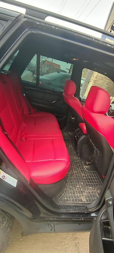 niva 4 qapili: BMW X5 (E53) – qara eksteryer, qırmızı dəri salon - Kuzov: SUV, qara — 4