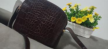 Torbe: Kroko koza,cvrsta,kais na podesavanje,unutra jedna zatvorena ptegrada — 1