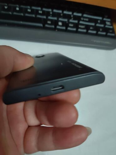 Ostali mobilni telefoni: Medion E4004 Telefon je ispravan baterija dobra ocuvan play prodavnicu — 2