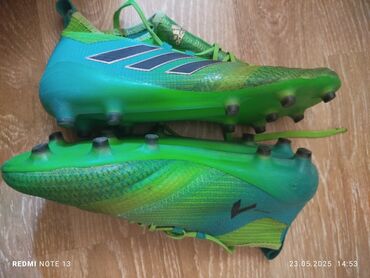 Krasofkalar və idman ayaqqabıları: Adidas
40 razmer
ikinci el butsi